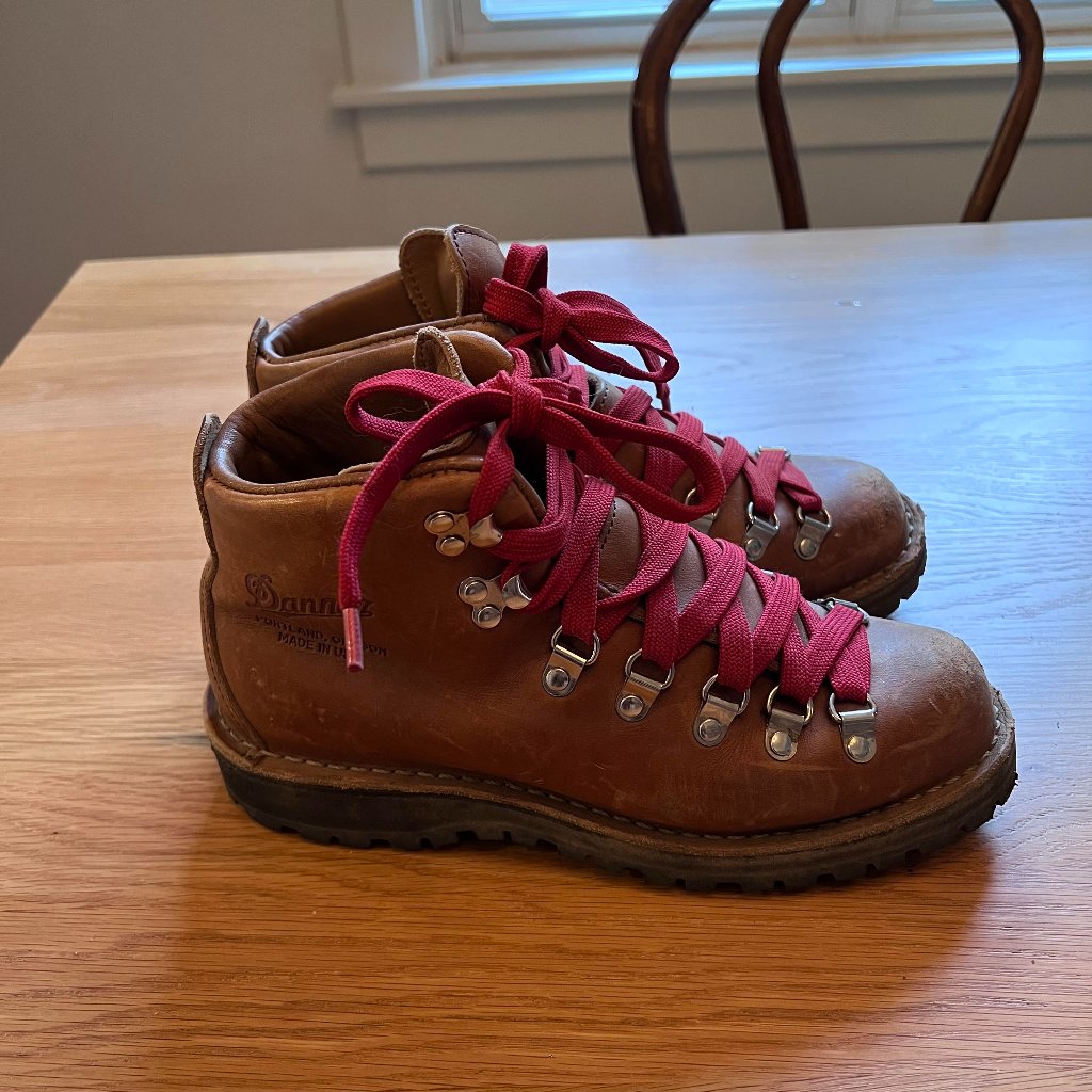 Women's Danner Mountain Light Cascade Work Boots.- Brown- Worn Lightly. Size 7